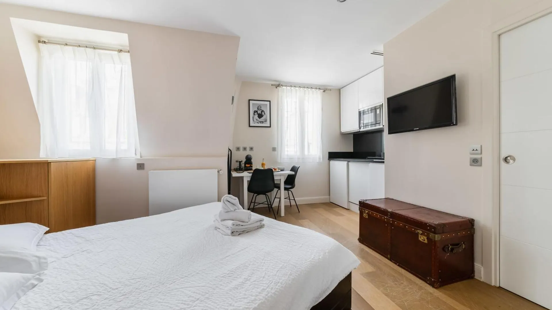 Studio Refait A Neuf Metro Pereire Paris 17 - 2P