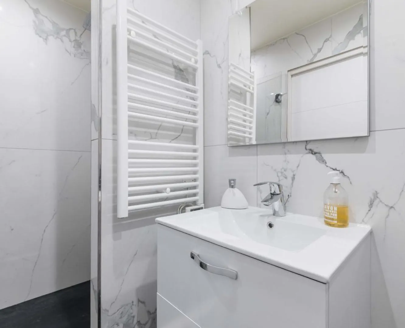Studio Refait A Neuf Metro Pereire Paris 17 - 2P アパート
