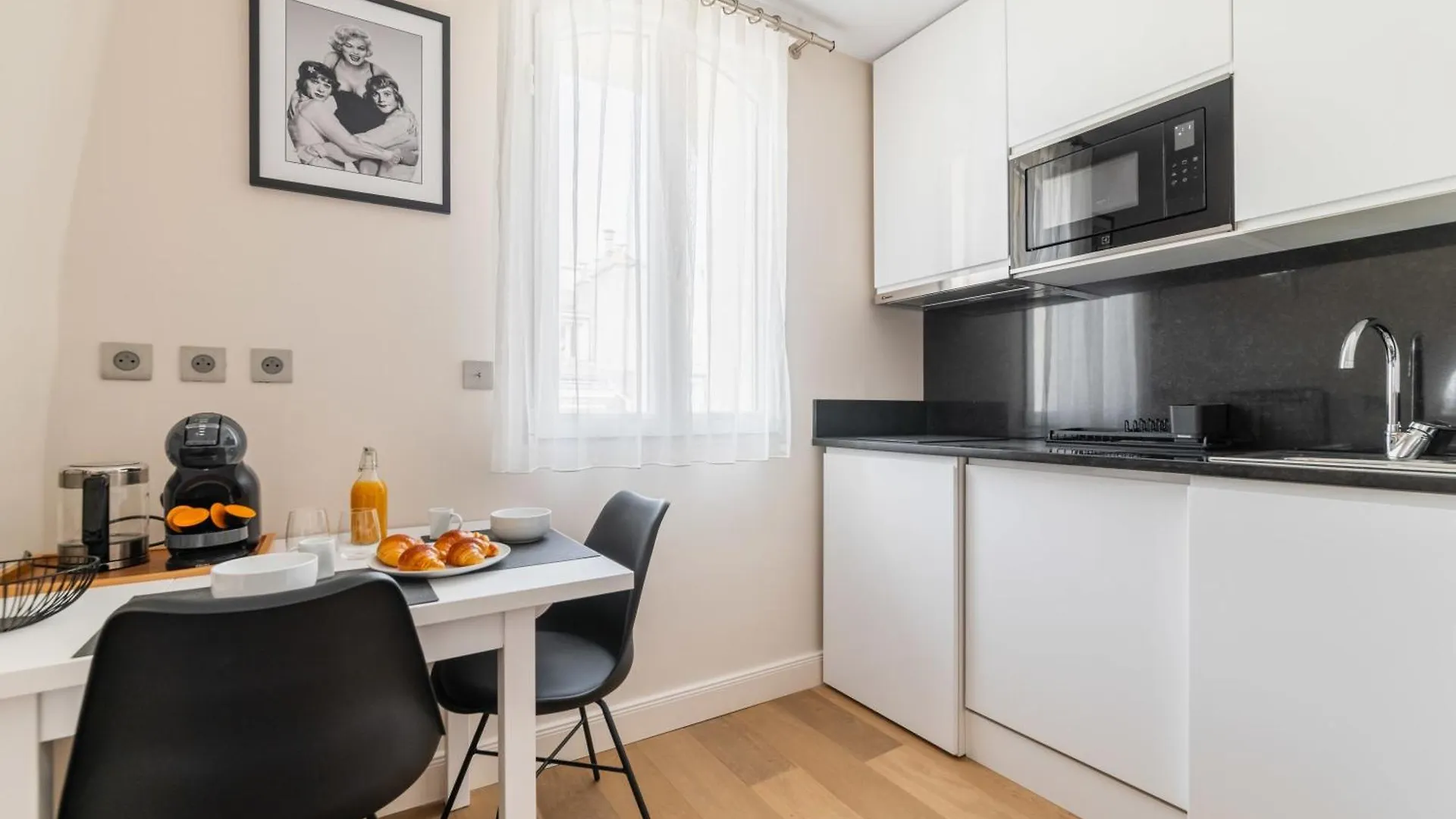 Studio Refait A Neuf Metro Pereire Paris 17 - 2P