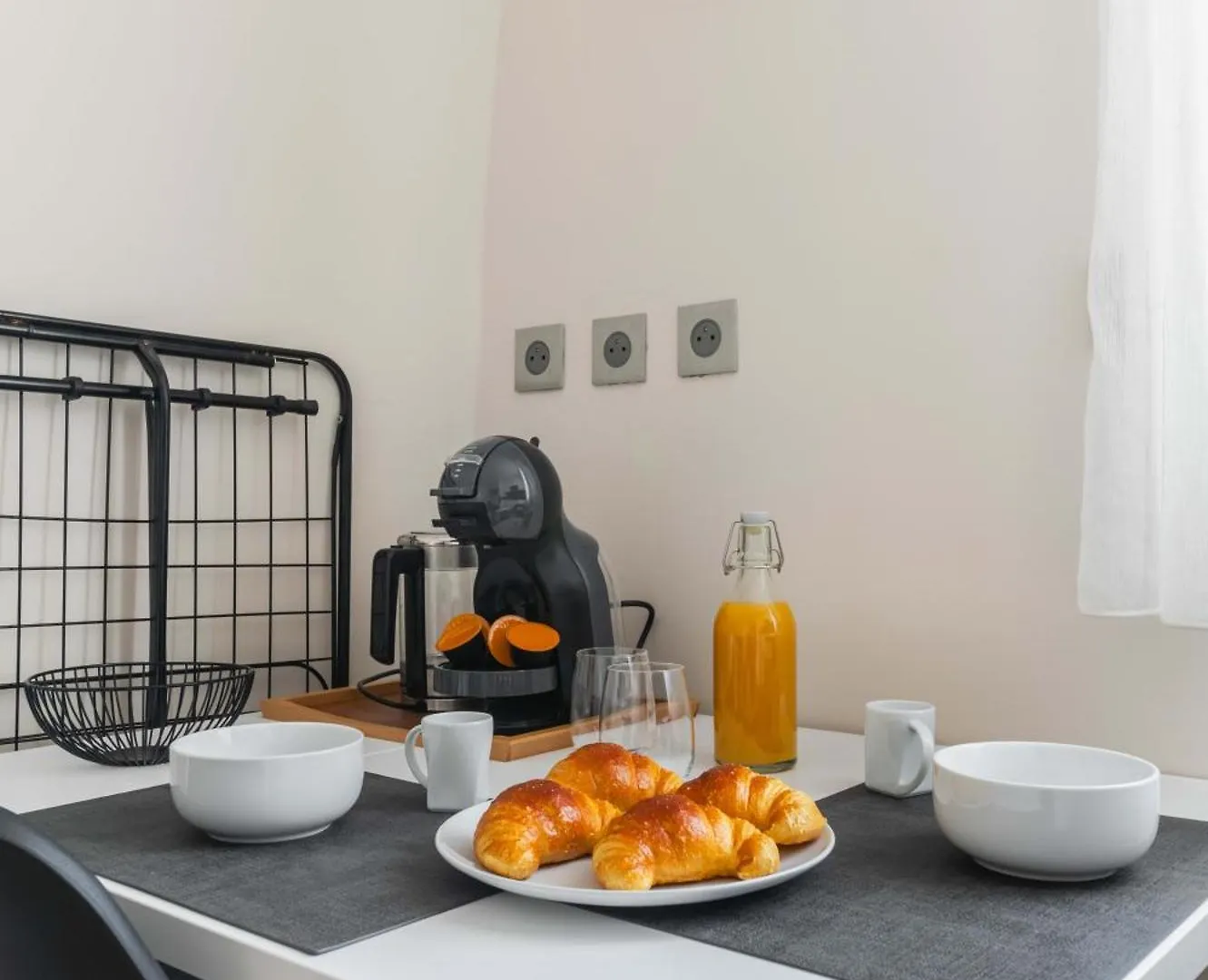 Studio Refait A Neuf Metro Pereire Paris 17 - 2P 0*,  France